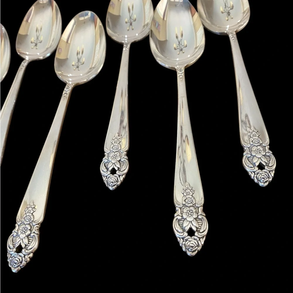 7 Oneida Prestige 1951 Distinction Oval soup / dessert / tablespoons. Vintage